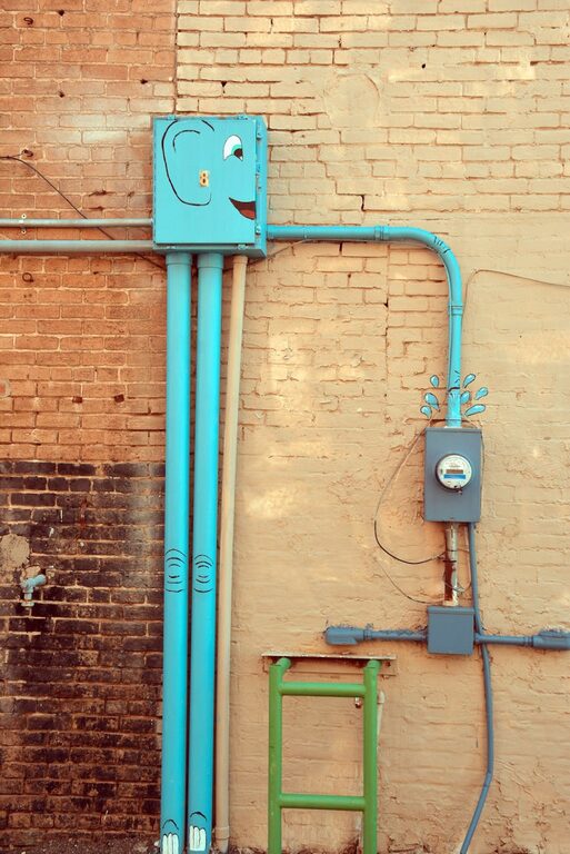 Comparison: Living in an HDB Flat vs a Private House with Its Own Utilities — Which Is Cheaper for Electricity and Water Bills?